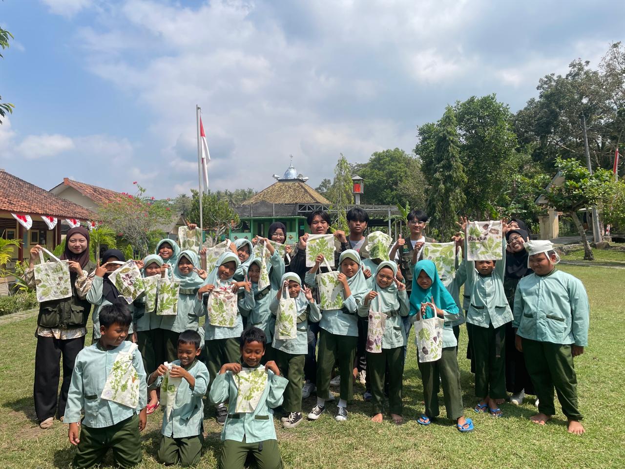 'Kegiatan Kami Minggu ' . 4